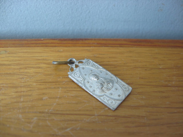 ★アンティーク品★ペンダントトップ 聖マリア アルミ フランス