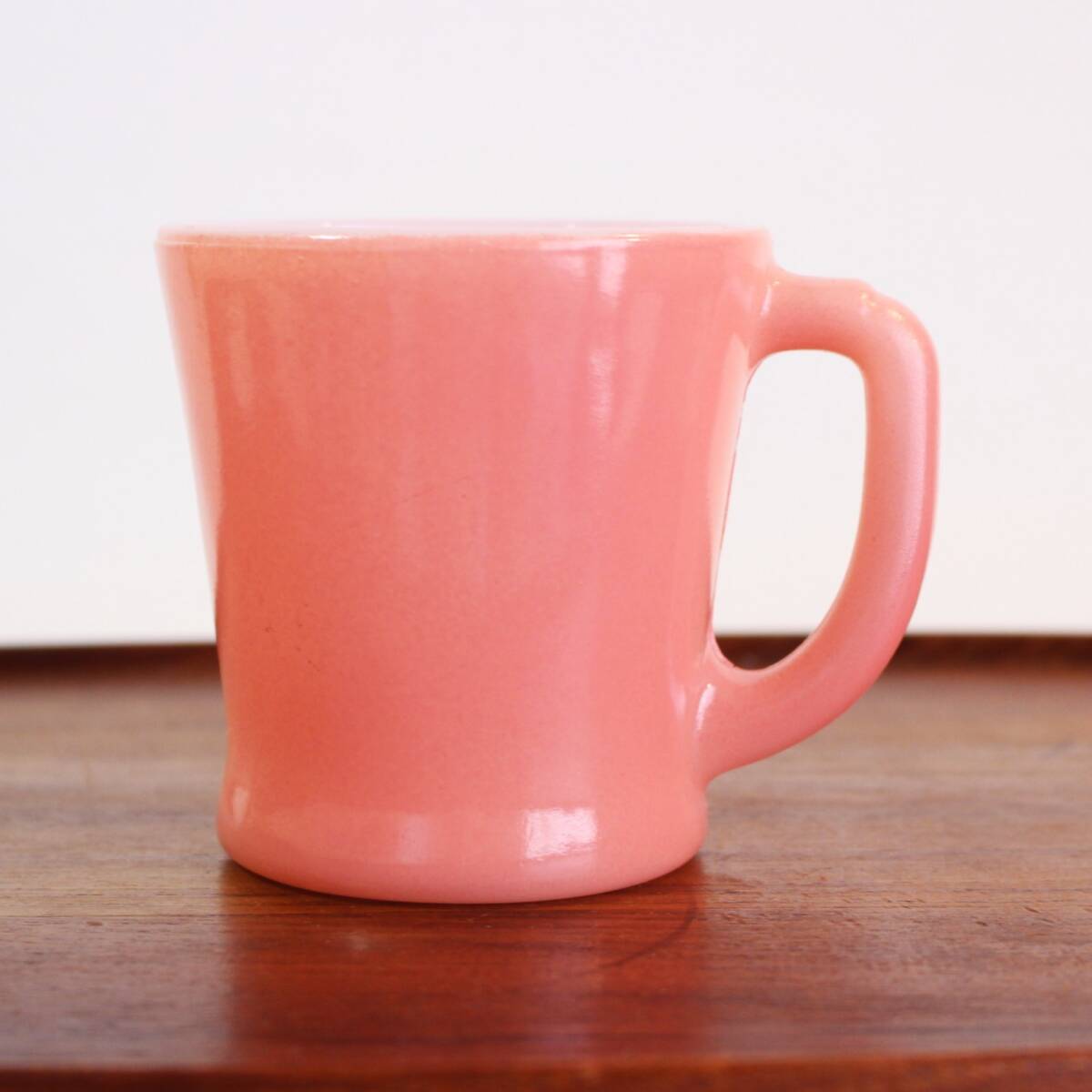 【送料無料】美品 1956～60年頃 ファイヤーキング FIRE KING Dハンドル マグカップ マグ 太ハンドル 濃ピンク ヴィンテージ アメリカ製 USA