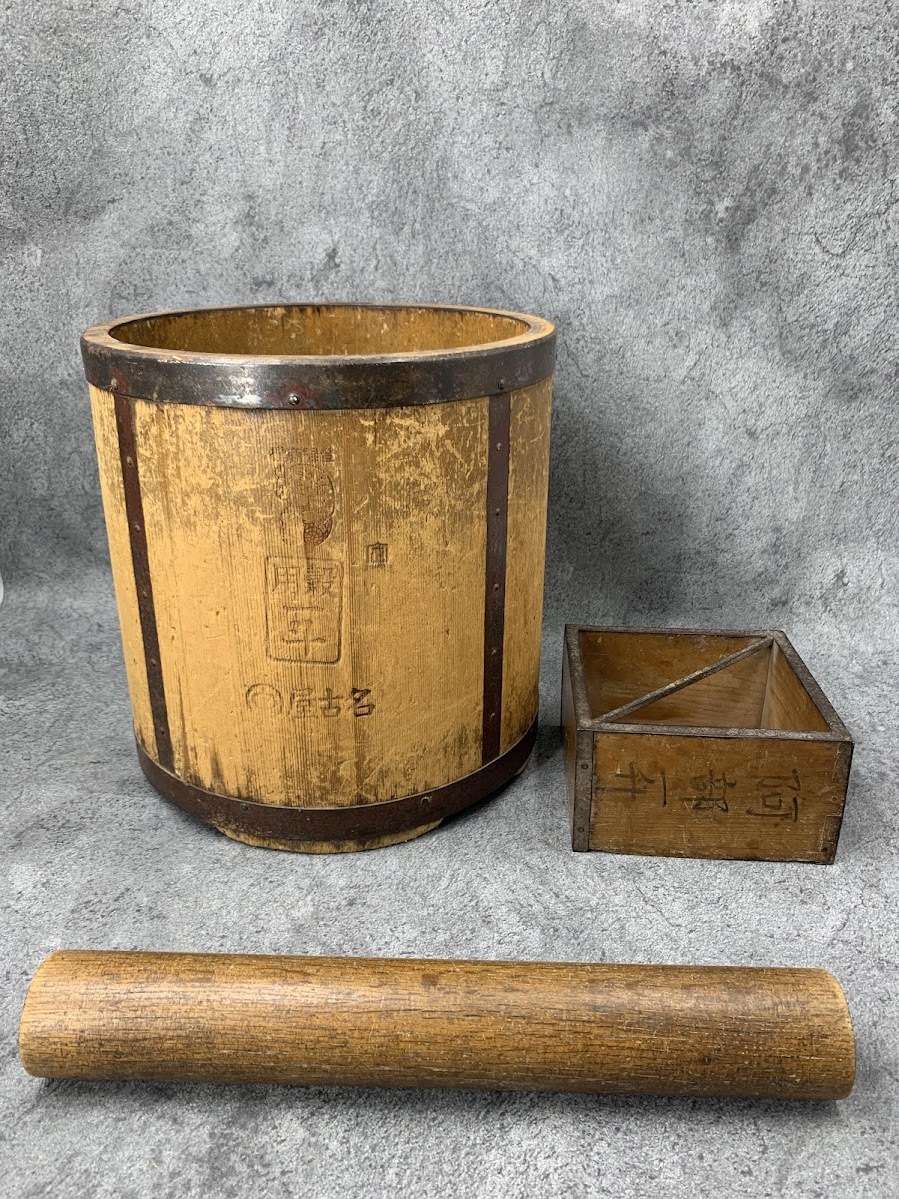 【 レトロ アンティーク 一斗枡 一枡 すりきり棒 】木製 丸棒 鉄枠 農具 ケース 木工 鉢カバー 古道具 小民具