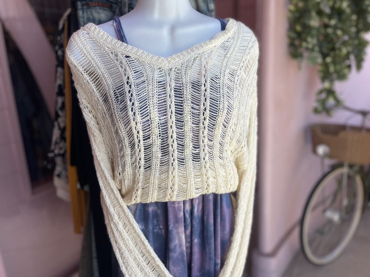 新品　激安80%オフ　かぎ針ニット　背中スピンドル　アイボリー　フリーサイズ　