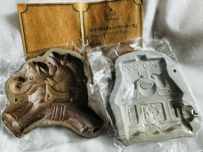 2個セット　フェリシモ　おとぎの国を焼き上げるクッキー型　little archives 陶器製　クッキー　製菓　お菓子　型　ビンテージ