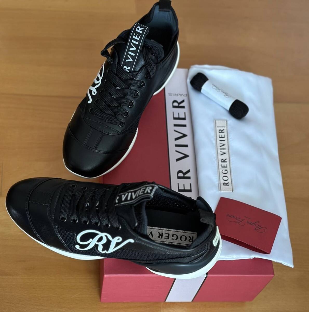 新品未使用 Roger Vivier ロジェ ヴィヴィエ　 スニーカー シューズ 37.5