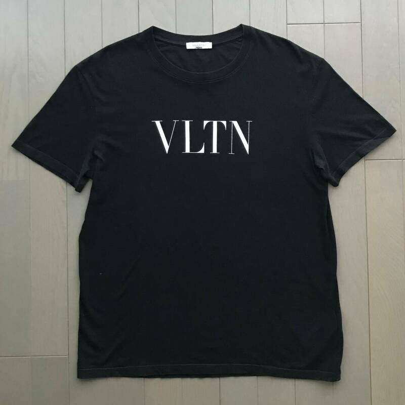 VALENTINO　ヴァレンチノ TV3MG10V31E VLTNロゴプリント　ブラックTシャツ メンズM