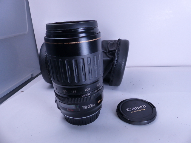 キャノン　USM　EF　100－300㎜F4.5-5.6　マクロ　ケース付