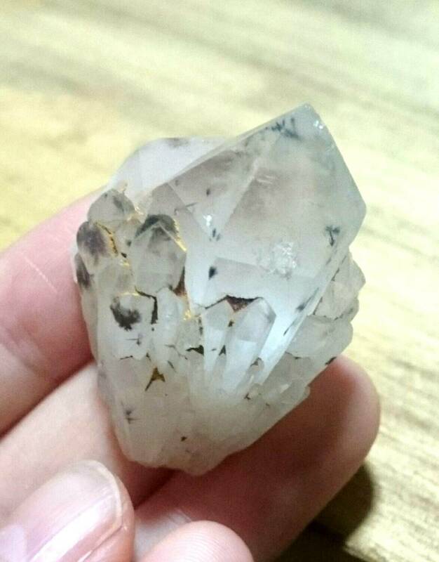 マダガスカル産　ホランド鉱入り水晶（星入り水晶）完全非研磨、キャンドルクォーツタイプ