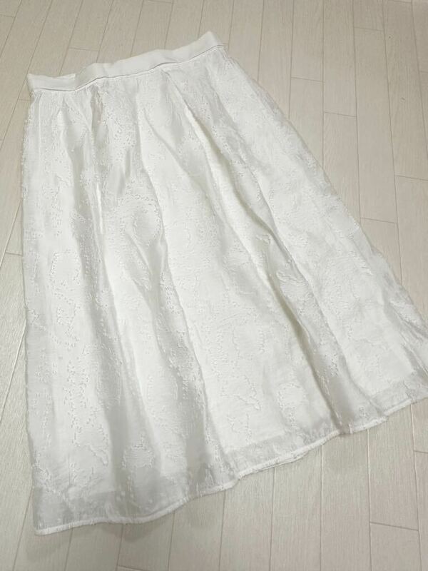 美品 アンタイトル 立体刺繍 フレアスカート 44　大きいサイズ