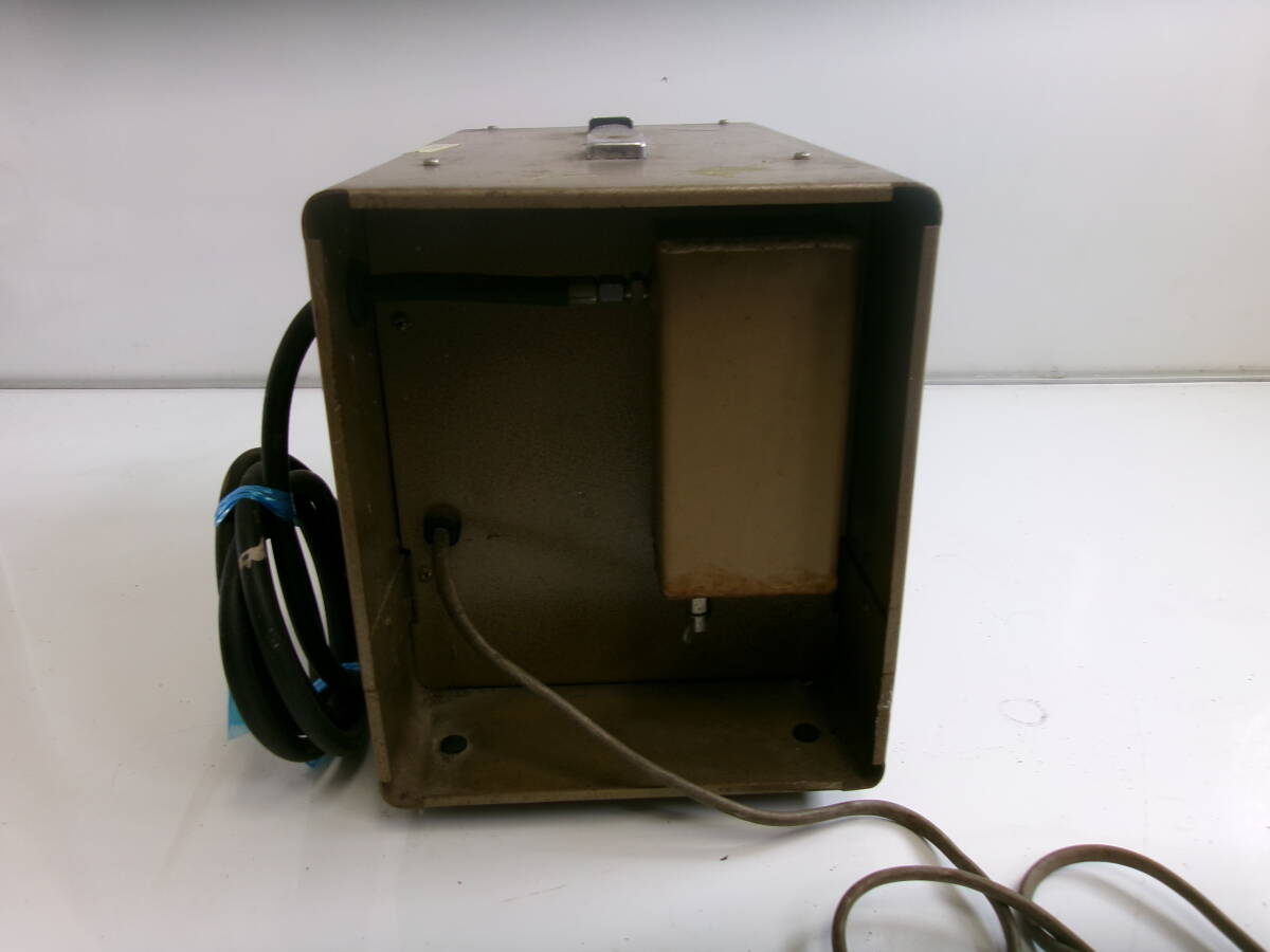 （Z-1696）八重崎鉄工所 エアーコンプレッサー EE-55? 現状渡し※電源ケーブル挿入すると作動開始しますが、正常動作かは不明