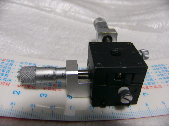 ★美品★シグマ光機 TSD-252 手動XZ軸ステージ 小型25mm×25mm