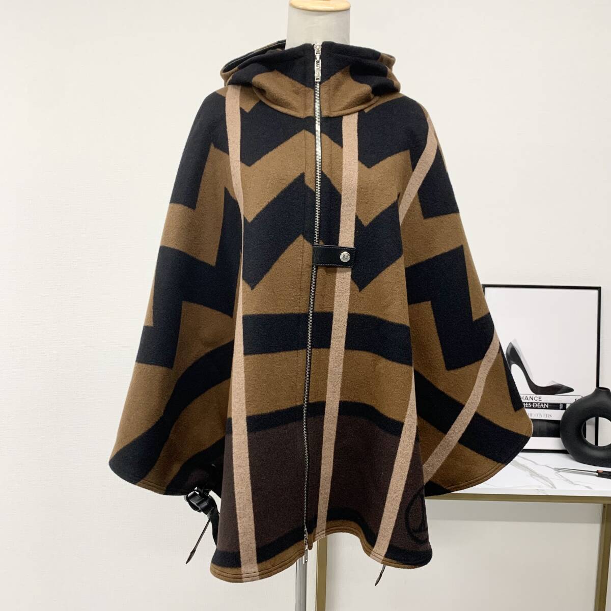 M10337 ヴィトン グラフィティ ポンチョ ケープ ウール コート アウター ブラウン