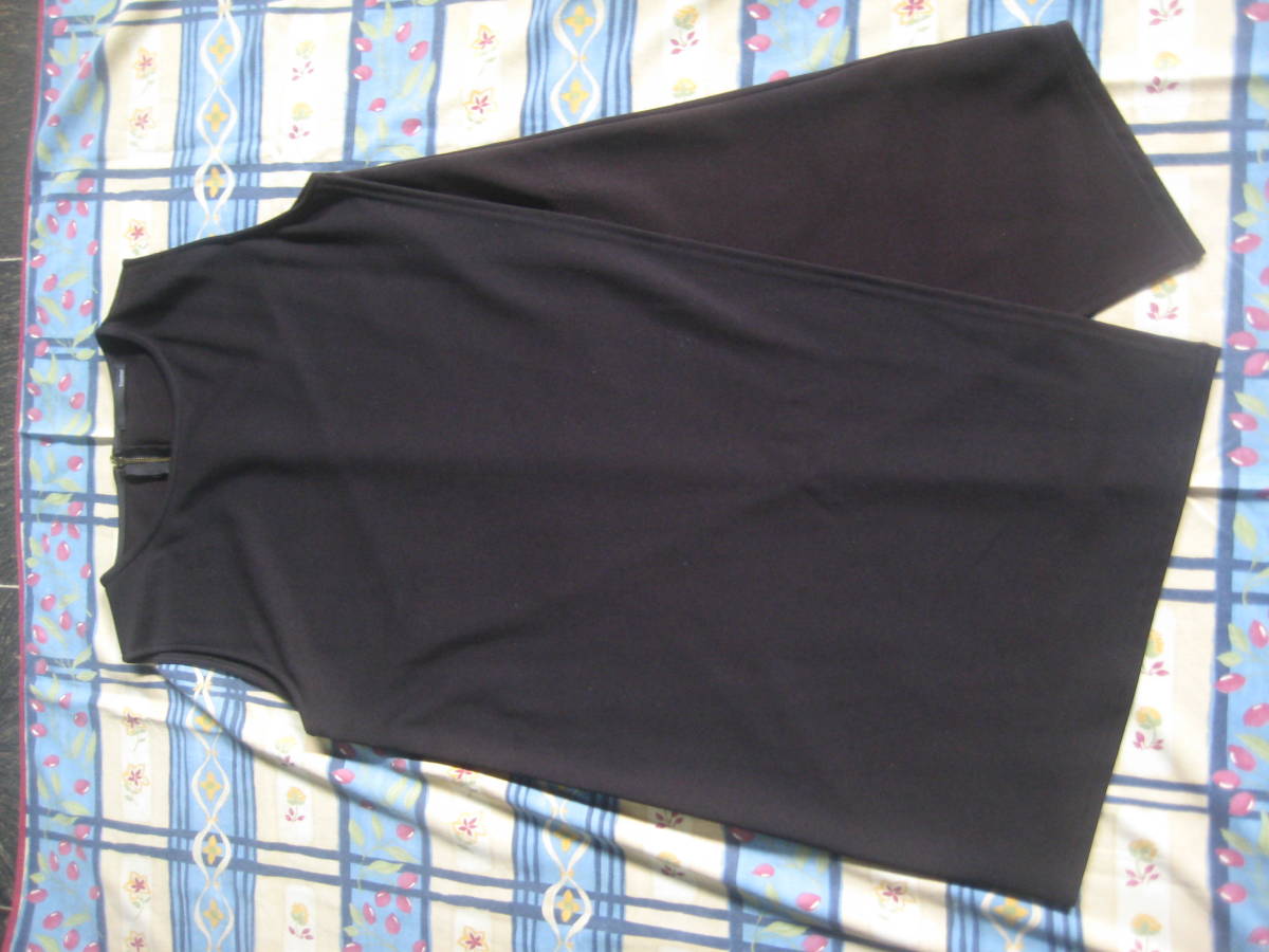 ★ ① スリットの入ったブラックワンピース　フリーサイズ　USED!! ★