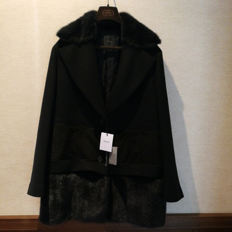アニオナのミンクの毛皮とシェアードミンクのコートです。サイズは４４です。