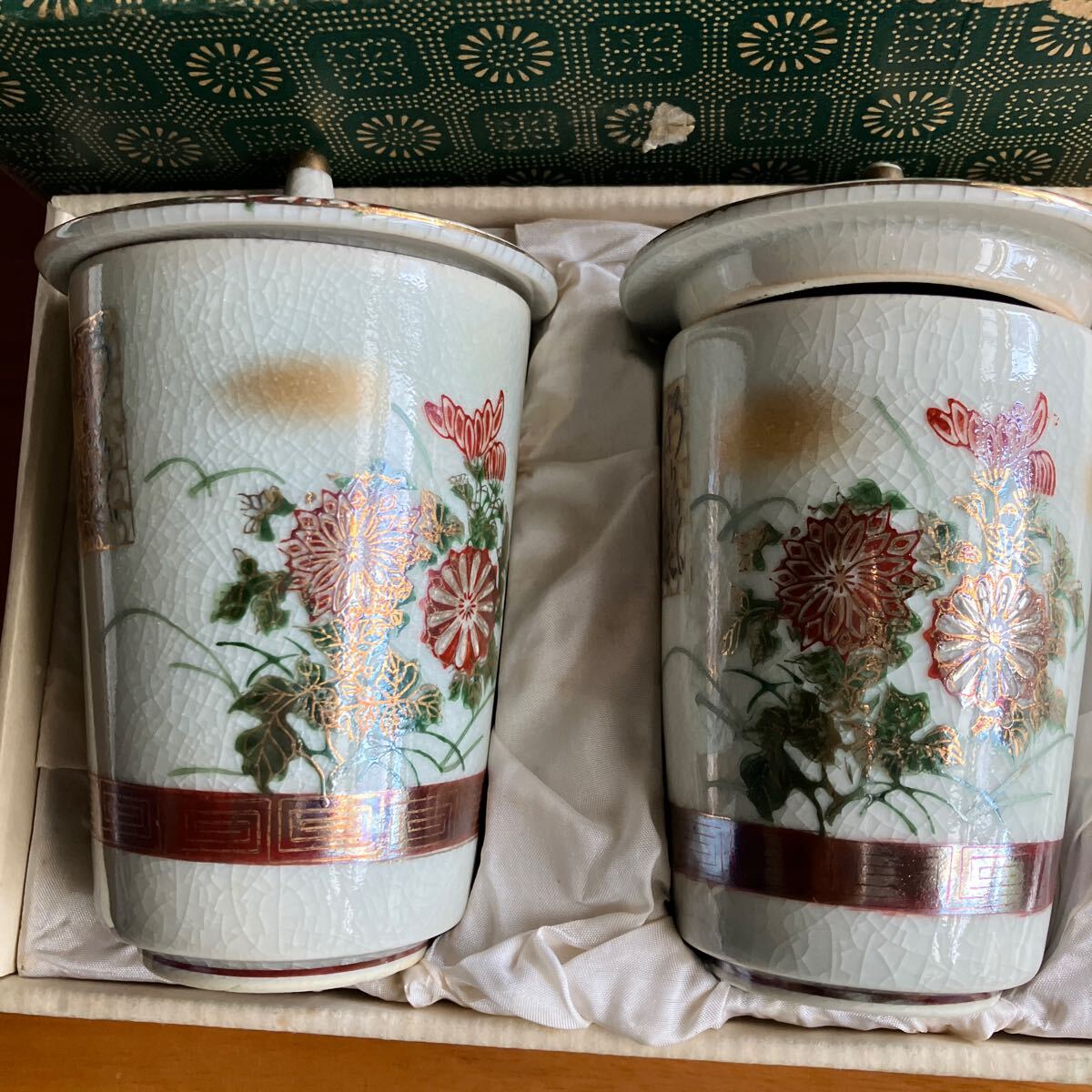 レトロ　九谷焼 夫婦湯呑み 蓋付(九谷 宝岳）