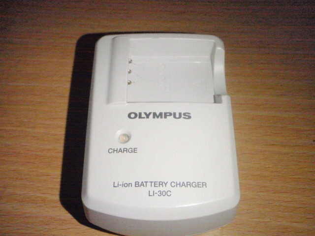 OL001-30C-1　充電器　LI-30C(ダイレクトタイプ)