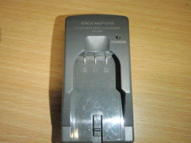 OL001-10C-1　充電器　LI-10C