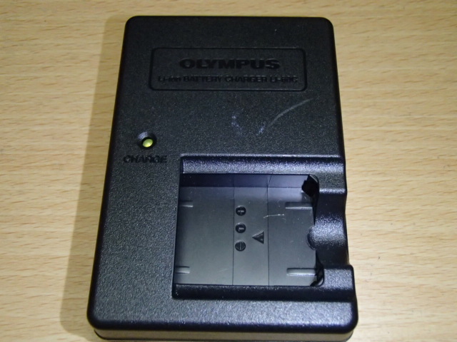 OL001-60C-1　充電器　LI-60C