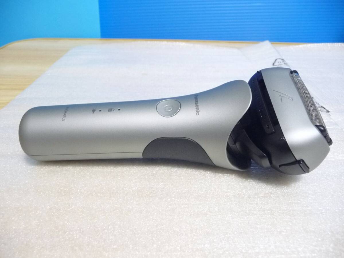 ◆ほぼ新品(展示品) Panasonic パナソニック メンズシェーバー ラムダッシュ ES-LT8P-S [3枚刃 全自動洗浄機付き トップグレード] 