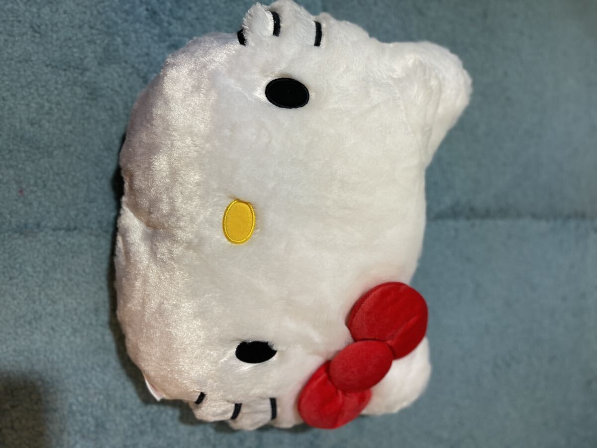 新品　ハローキティ　クッション