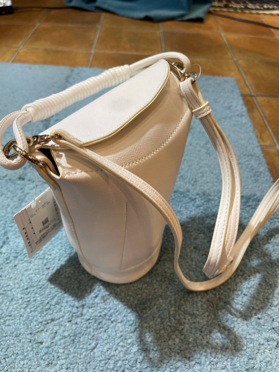 新品　白色筒形ポシェット