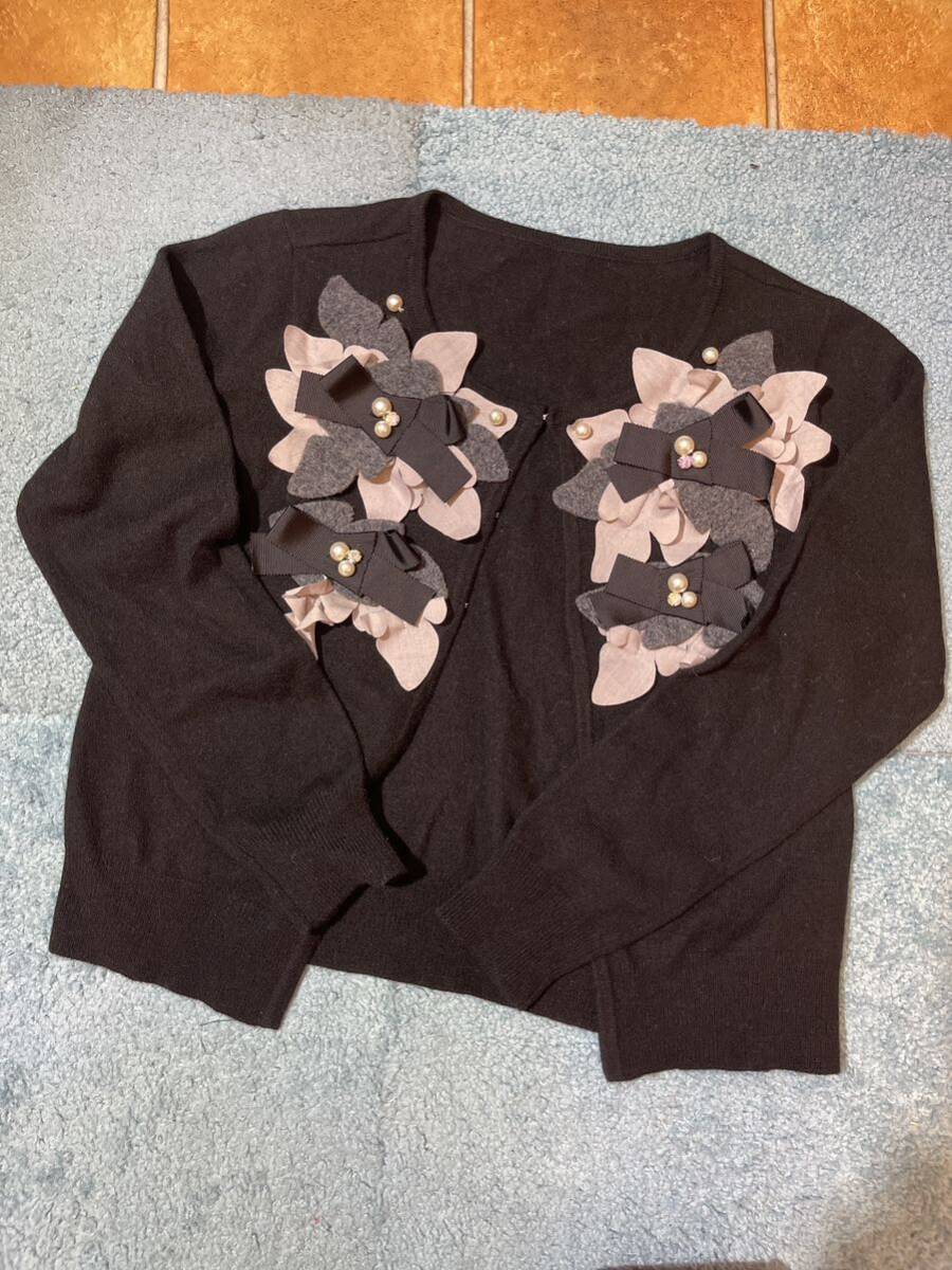 新品　花モチーフ付き　ウールニットカーデガン　ブラックMサイズ