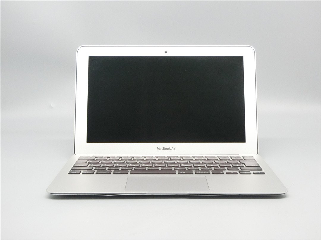 中古　Macbook Air　A1370　　本体止めネジ欠品　　詳細不明　ノートPCパソコン　ジャンク品　送料無料