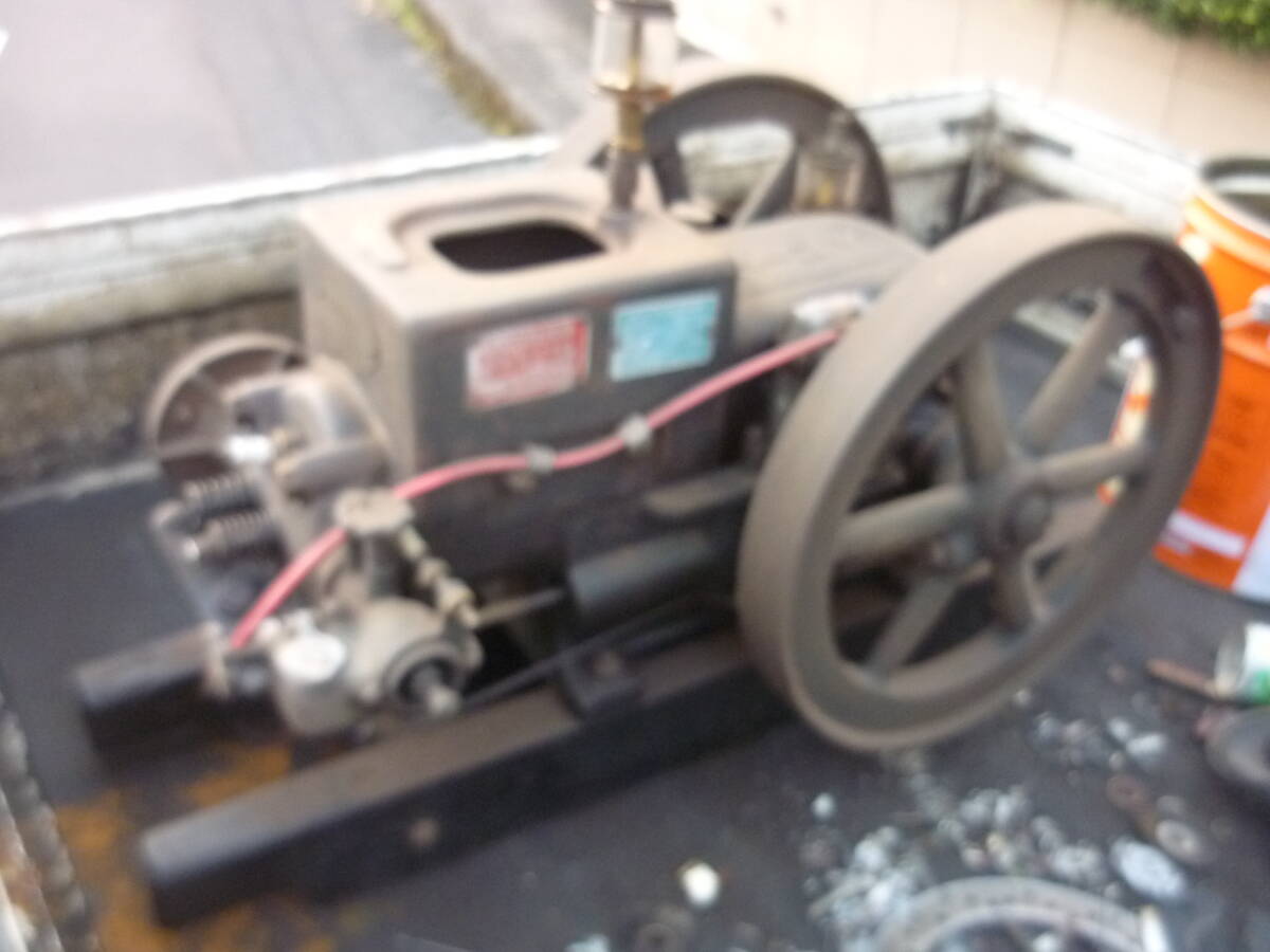 昭和初期Ｆ型と思います　エンジン刻印8113　ストロング石油発動機　 １本ロッド２馬力　650RPM　岩下鉄工所製　実動品　 重さ80～100㌔