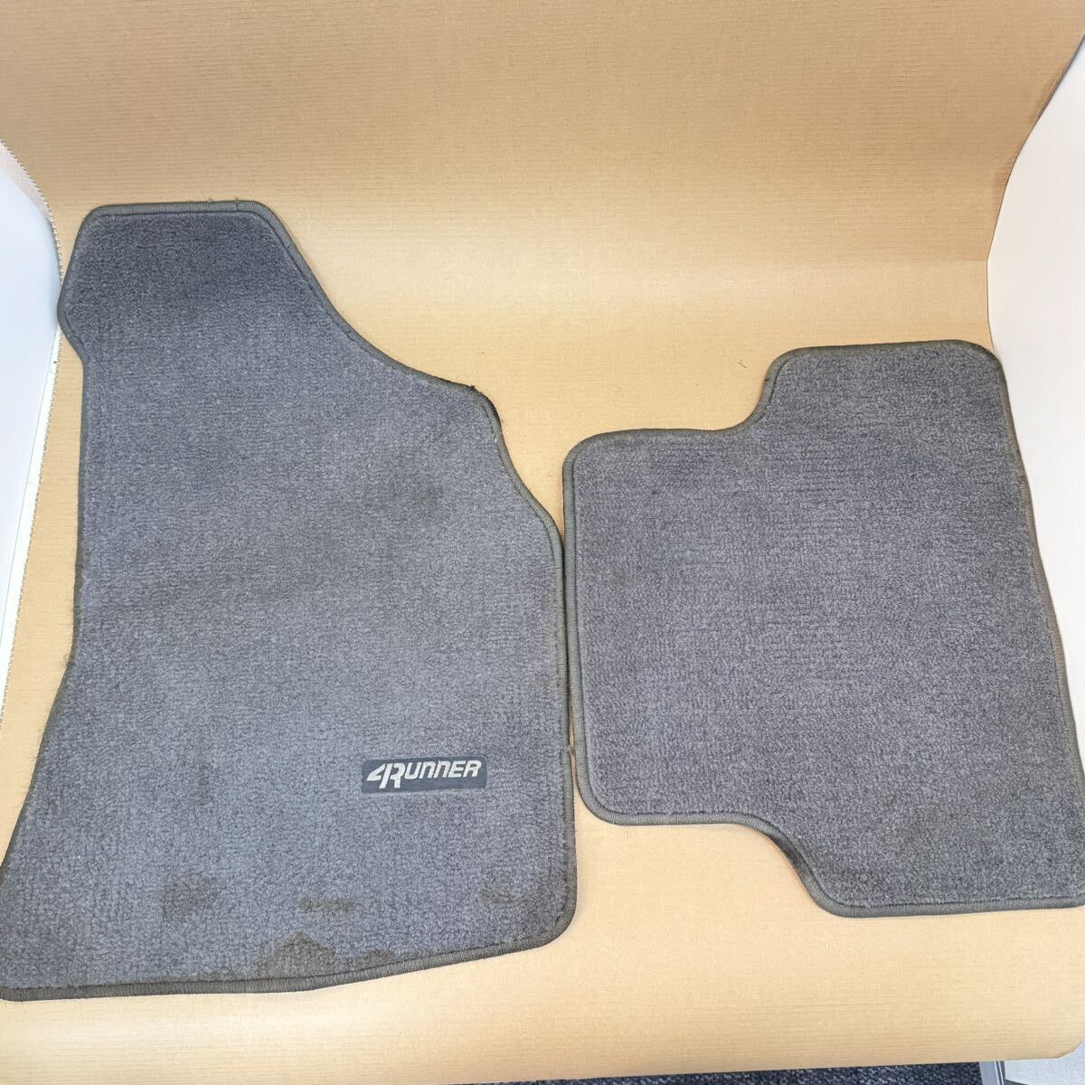 中古 TOYOTA トヨタ ハイラックス 4ランナー用 純正フロアマット フロント右/リア右 00206-35921 SHSH0332-4