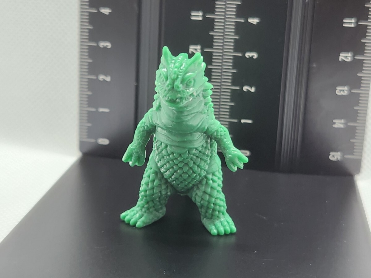 ゴジラ×ガメラ×ウルトラ怪獣 消しゴム ベムラー 緑[24H5検]ポピーGodzillaコレクションGameraフィギュア 特撮Figurine丸越 大百科