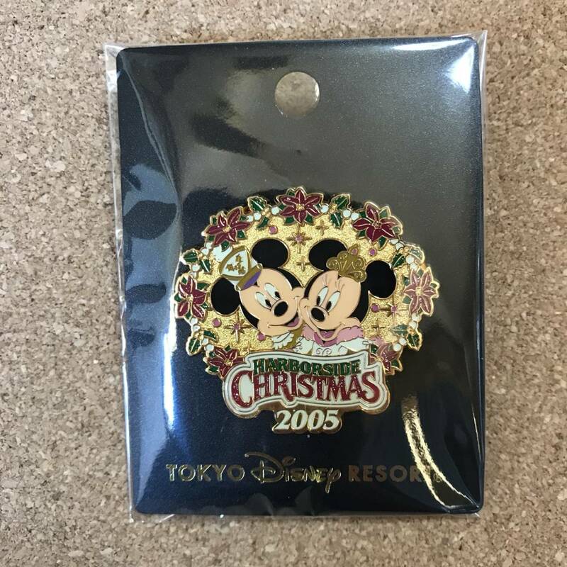 ディズニーピンバッジ ミッキー&ミニー 2005クリスマス限定★美品