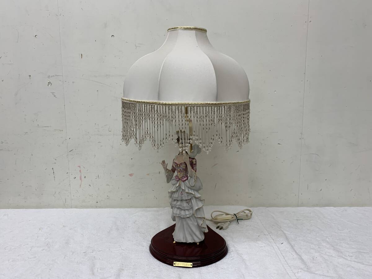 処分特価品★【Vittorio Sabadin】イタリア製 ナイトシェード【貴婦人 卓上ランプ】陶器 寝室 デスクライトスタンド PORCELLANE 中古品