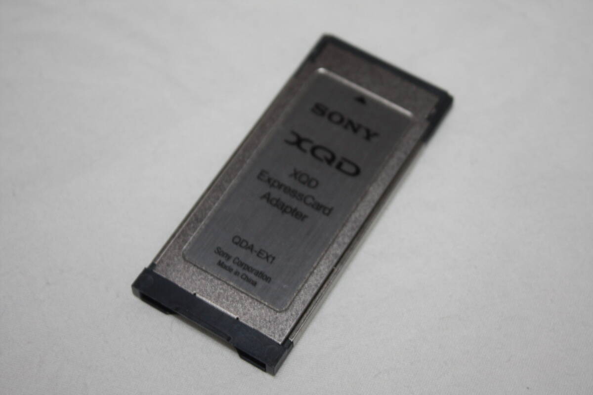 送料無料！ SONY QDA-EX1 美品 XQD ExpressCardアダプター ② (検索：4Kビデオカメラ等用メディア、XQDカード、XDCAM、PXW-、AG-AC、AJ-PX)