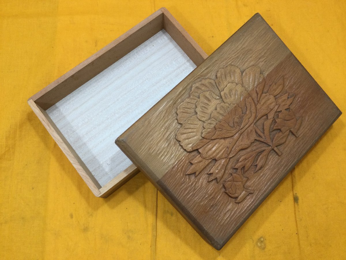 昭和レトロ！！お道具箱　花　木彫り　彫刻　木箱　ふた付き　木製　アンティーク　古道具