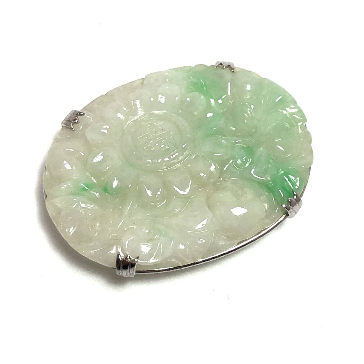 ＊翡翠 帯留め 彫刻 細工 重量約13.5g SILVER シルバー金具 花 フラワー 和装小物 着物 天然石 鉱物 宝石 ヒスイ ひすい アンティーク