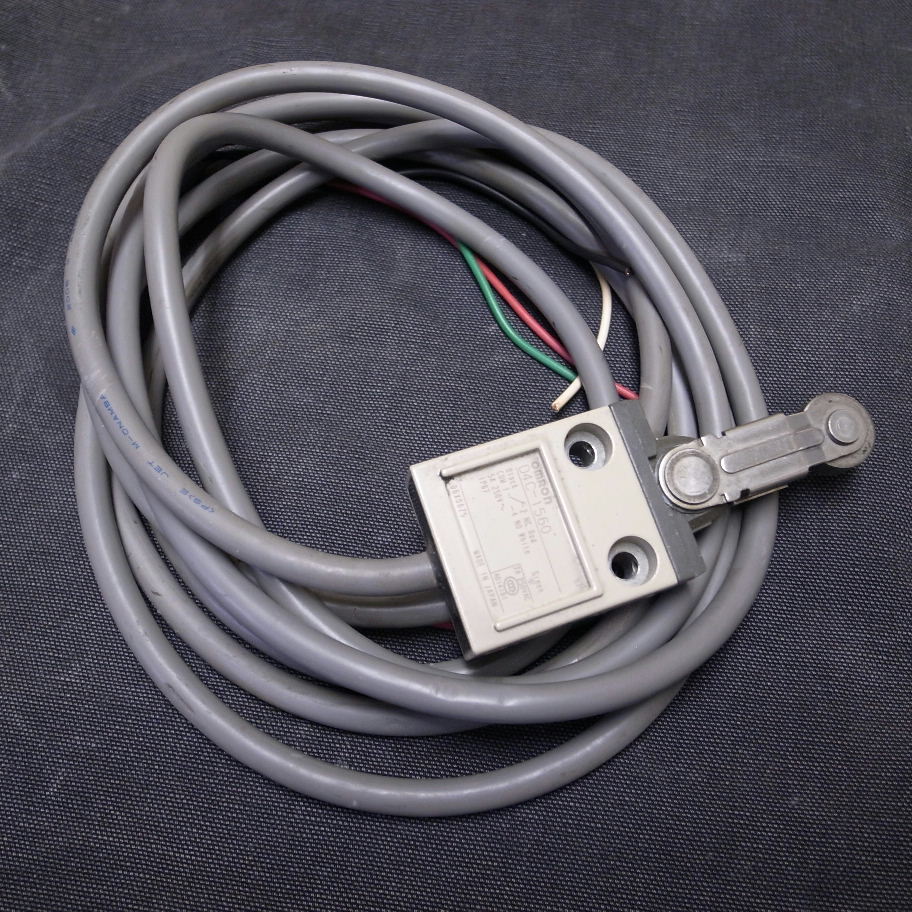 オムロン センターローラ・レバー形リミットスイッチ D4C-1560 中古品