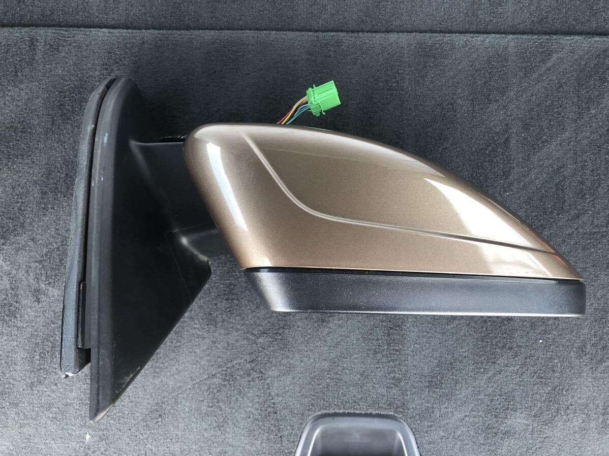 ボルボXC60 中古右ドアミラー品番31297773