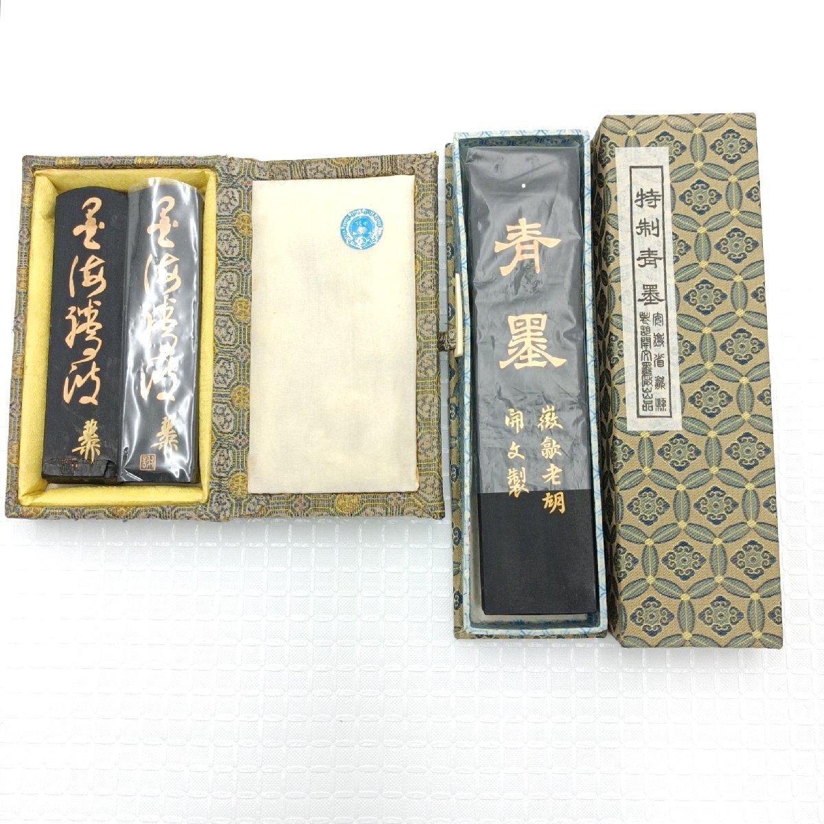 墨 固形墨 中国徽墨 特制青墨 2点まとめ 中国製 超漆烟 徽歙老胡開文制 未使用あり 計3本 ケース入り すみ 書道 書【道楽札幌】