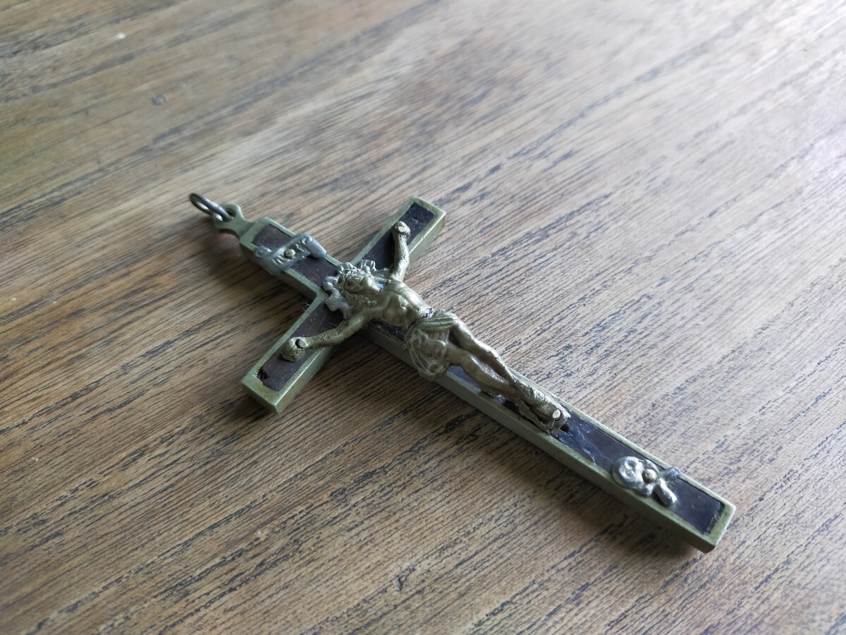 ★アンティーク品★ペンダントトップ クロス メタル製 キリスト 頭がい骨付き 十字架 フランス