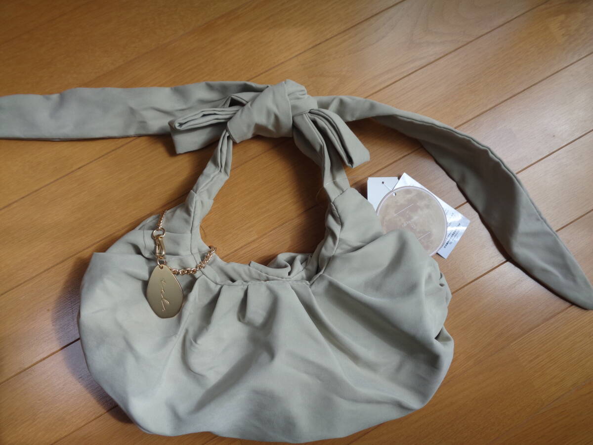 しまむら☆インフルエンサーコラボ☆ゆみ☆yumi☆tal.byyumi☆新品☆クロワッサン☆リボン☆バッグ☆チャーム付き☆淡色コーデ