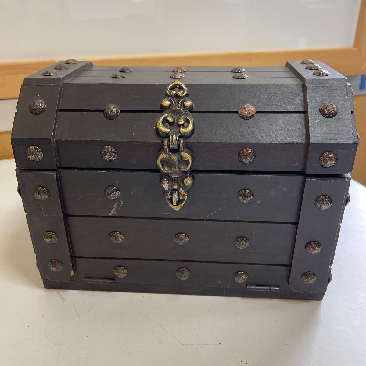 小物入れ 木製 金具　アンティーク アクセサリー入れ　サイズ約17×22×13.5㎝　1ー6