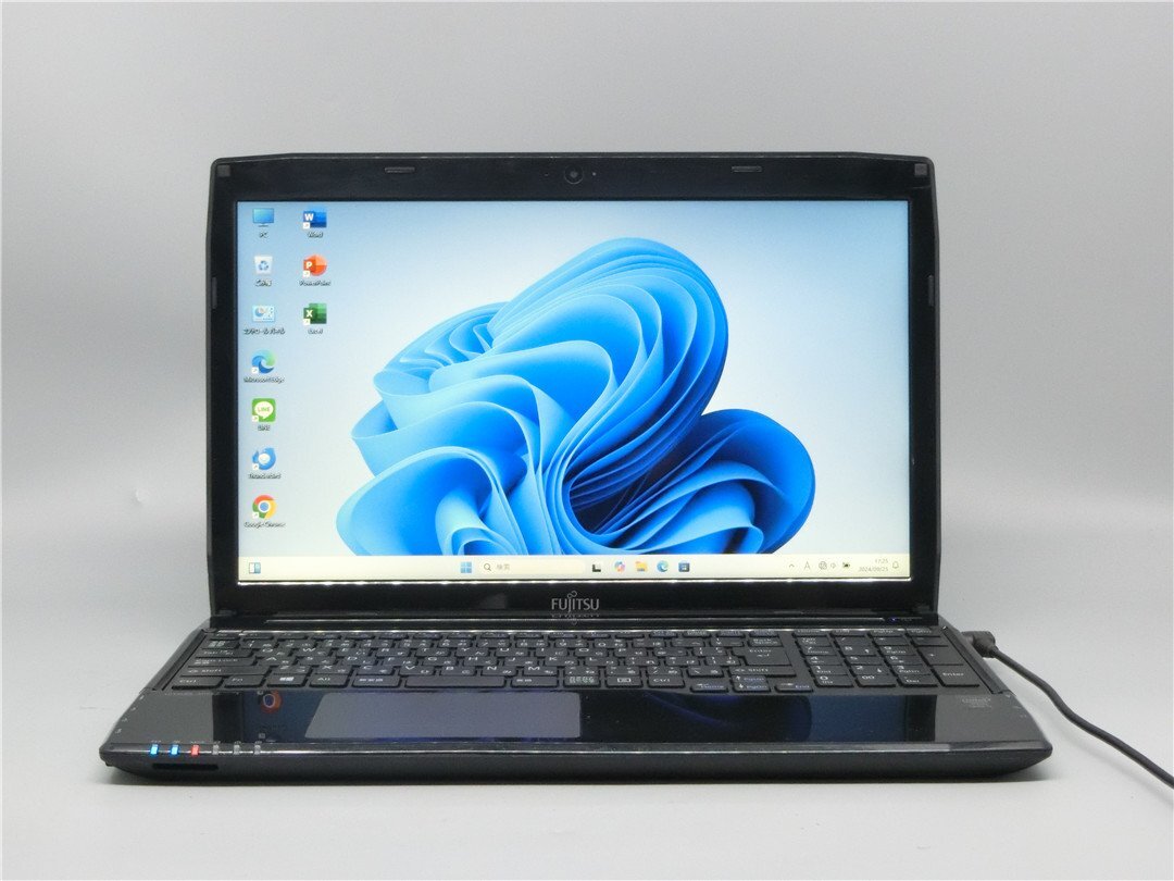 カメラ/中古ノートパソコンFMV　AH53/R　4世代Corei7-4702MQ/15.6型/8GB/高速大容量SSD500GB/HDMI/無線WIFI/Bluetooth/テンキー/WIN11