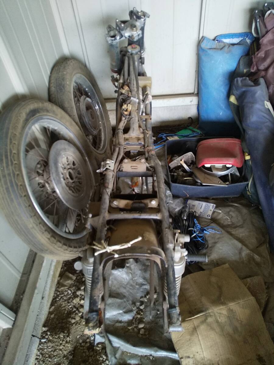 スズキ　ＧＴ７５０　Ｂ－３　書類付きフレーム　ホイール付き