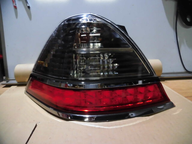 (023-120-C3) オデッセイ RB1後期 中古純正左テールライト スモークタイプ P6750 LED点灯確認済