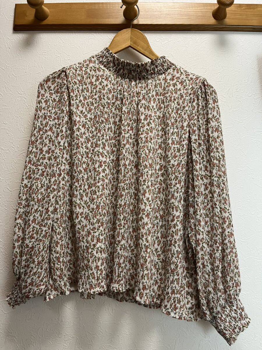 NICE CLAUP ナイスクラップ 花柄長袖トップス