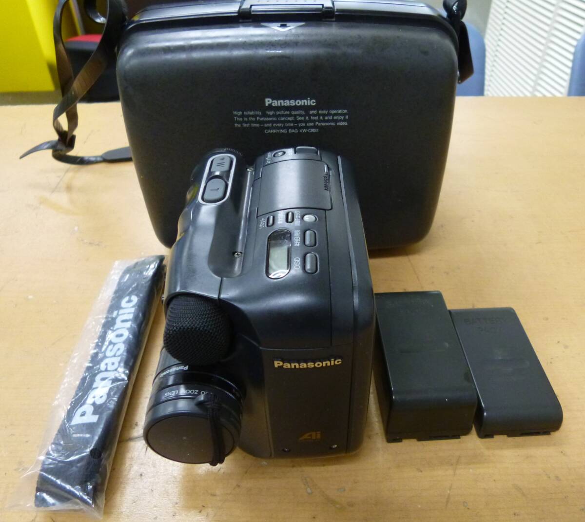 中古(ジャンク品) Panasonic/パナソニック ビデオカメラ NV-S1 [M-1293]◆送料無料(北海道・沖縄・離島は除く)◆