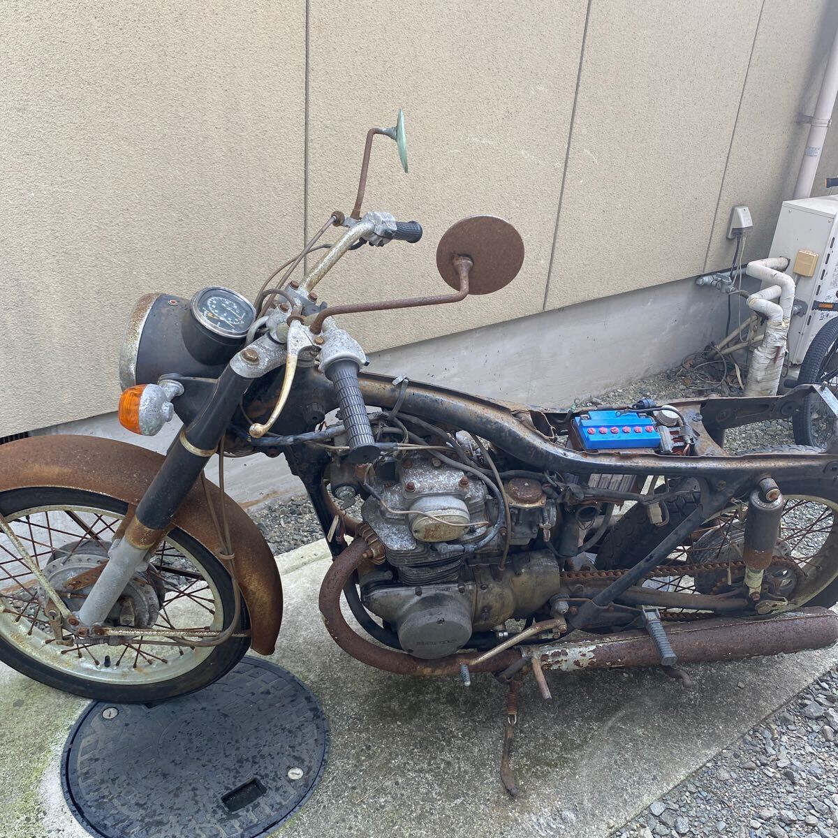 ＣB２５０ Ｋゼロ　中古　圧縮有り表示２００００㌔キャブプラグポイント掃除で始動と思います　タンク良品有りシートリアーフェンダー有り