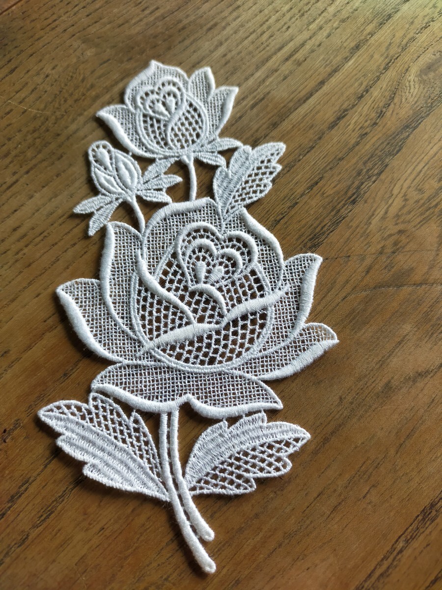★アンティーク品★額の中に入れるレース 刺繍 バラ ばら 薔薇 フランス