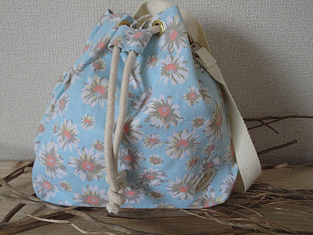 花柄プリントのバッグ 新品 ◆幅25㎝ 高さ25㎝◆タイ王国製　送料込み