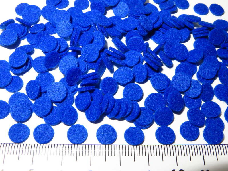 【フェルト　丸　青】約7ｍｍ　約100個　アオ　あお　ブルー　Blue　型ヌキ　型抜き