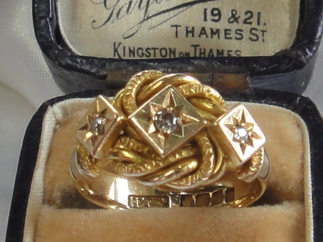 ★英国 イギリスアンティーク 指輪☆18金 ゴールド ダイアモンド 美しいノット（結び形）リング 指輪