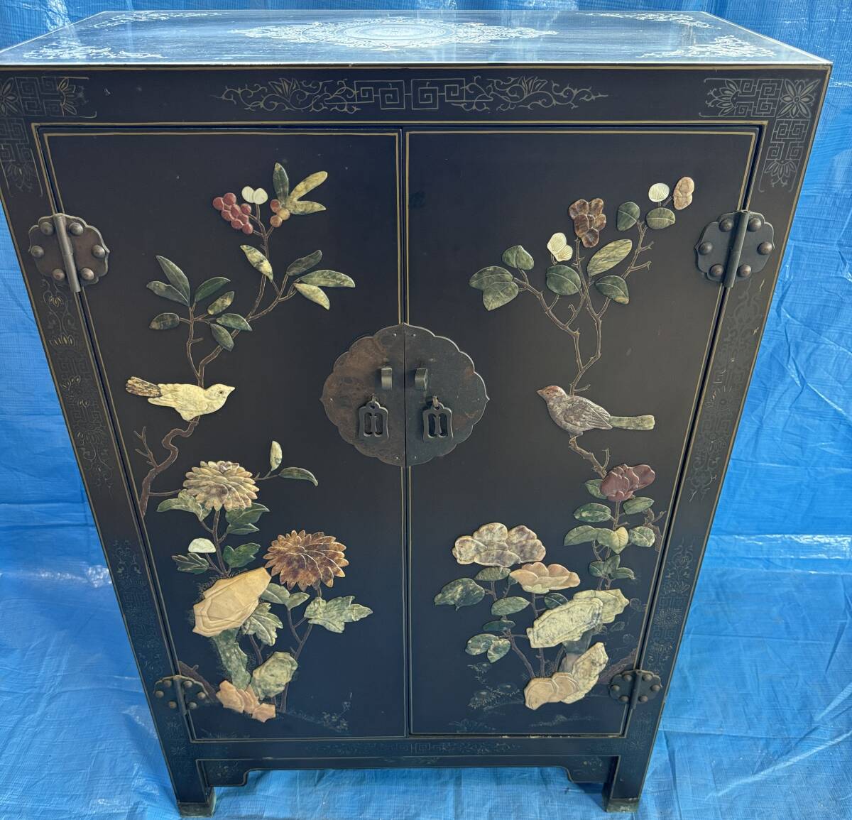 希少　時代　中国美術 中国家具 時代家具 キャビネット 中国古玩 玉石 石細工 収納棚 飾り棚 チェスト 観音開き