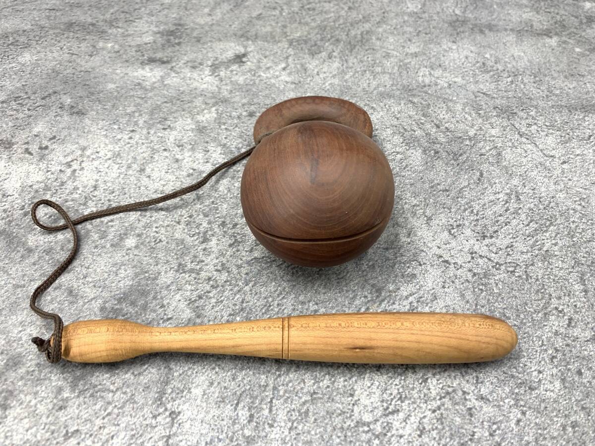 【 仏具 木製 木魚 ミニ木魚 手持ち 12.5㎝×7.5cm 】もくぎょ 寺 紐付 仏具 仏壇 木彫 読経 木彫 工芸品